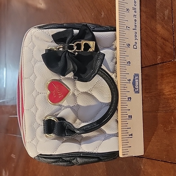 (J8) Betsey Johnson mini hand bag - Picture 6 of 8